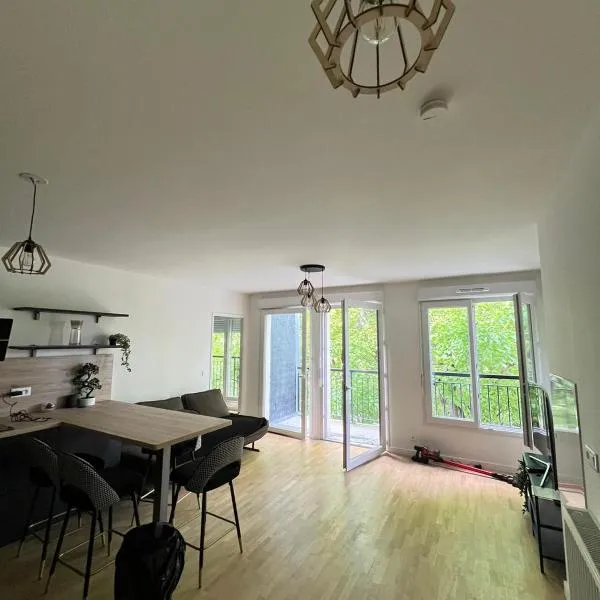 2 pièces standing entre Disneyland et Paris, hotel v destinácii Neuilly-Plaisance