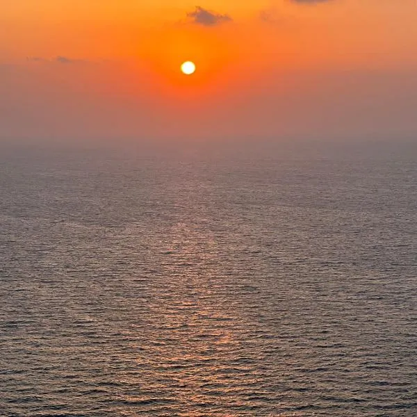 holiday beach Ajman fantastic Seaview beautiful Terrace Master bedroom attach bath شاطئ العطلات عجمان إطلالة رائعة على البحر وشرفة جميلة وحمام ملحق بغرفة النوم الرئيسية, hotel v destinaci Adžmán