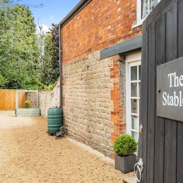 2 bedroom cottage in Old Town, hotel in Swindon