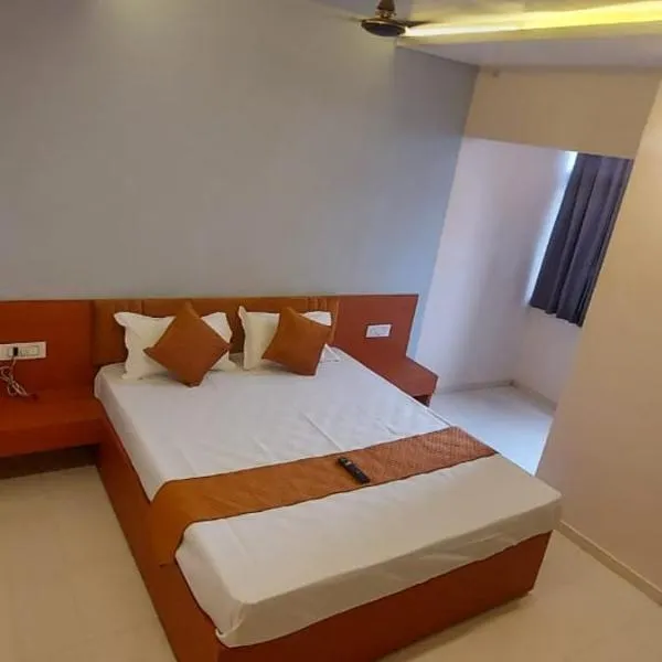 Hotel Kapish International Solapur 400 mts from Bus Stand and 500 mtr from railway station, hotel a Solapur