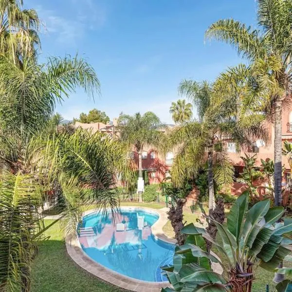 Alvarito Playa Marbella front beach apartment, Hotel in Marbella