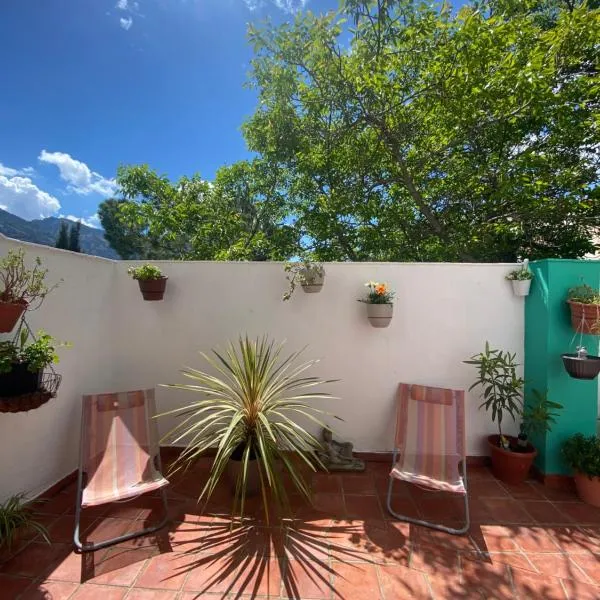 La Casa Del Buda, hotel v destinaci Güéjar-Sierra