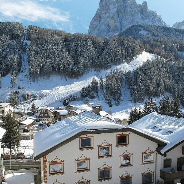 Cësa Panaval Apartments, hotel in Santa Cristina in Val Gardena