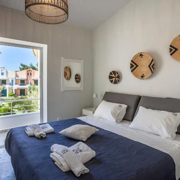 Serenity Seafront garden villa, hotel in Pefkohori