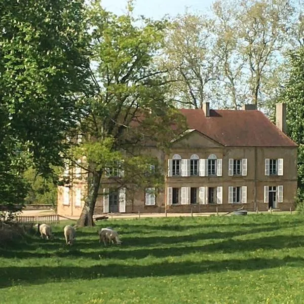 Maison au milieu d'un parc, hotel v destinácii Le Donjon