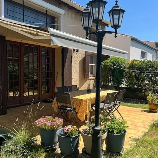 Maison familiale idéalement située avec tout le confort, hotel v destinaci Nîmes