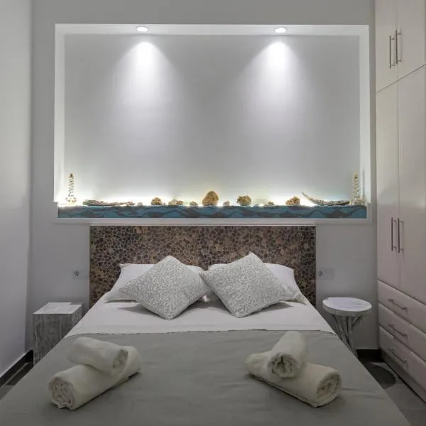Provenzo Luxury Apartments and Suites，位于阿斯提帕莱亚镇的酒店