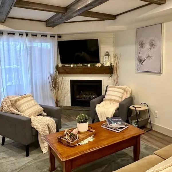Beautiful tranquil centrally located condo, hotel v destinaci Collingwood