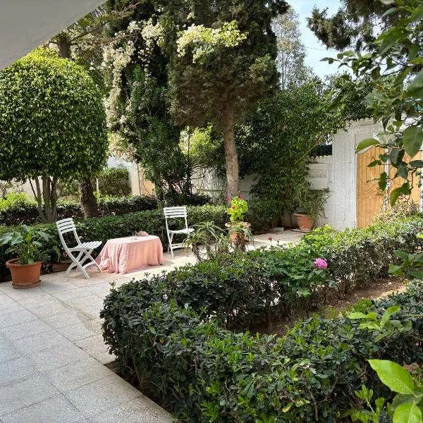 La chambre dorée avec jardin, viešbutis mieste Dar Salah Bey