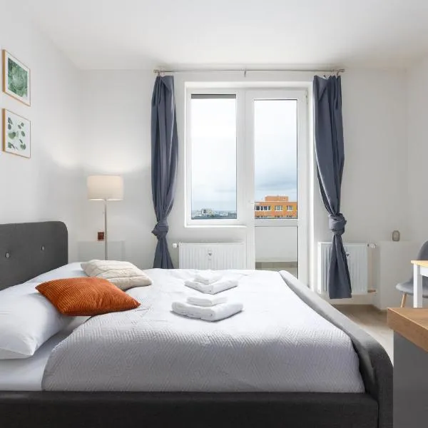 Apartmán u metra s terasou, hotel in Prague
