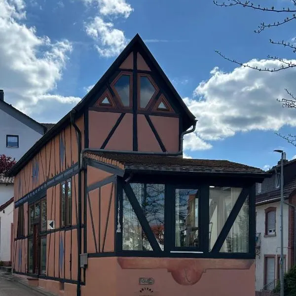 Gemütliches Scheunenfachwerkhaus nahe Frankfurt mit Glasfaser und Klima, hotel in Bad Soden am Taunus