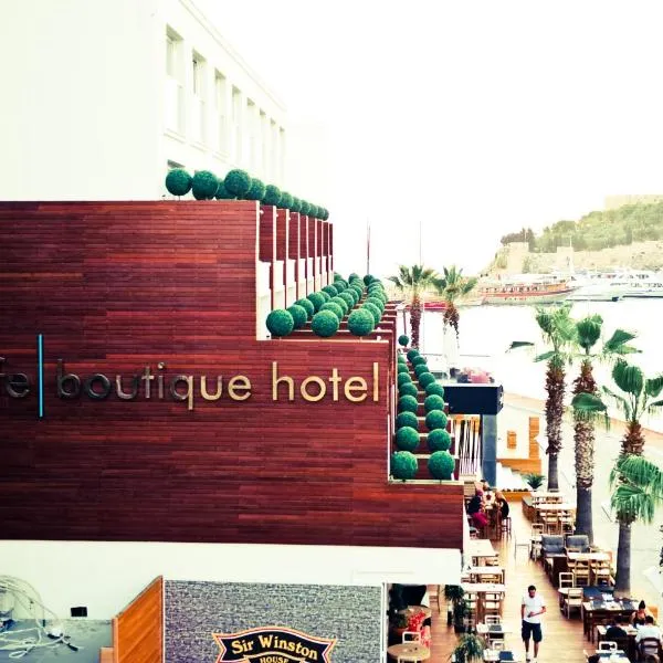 Efe Hotel, hotelli kohteessa Kuşadası