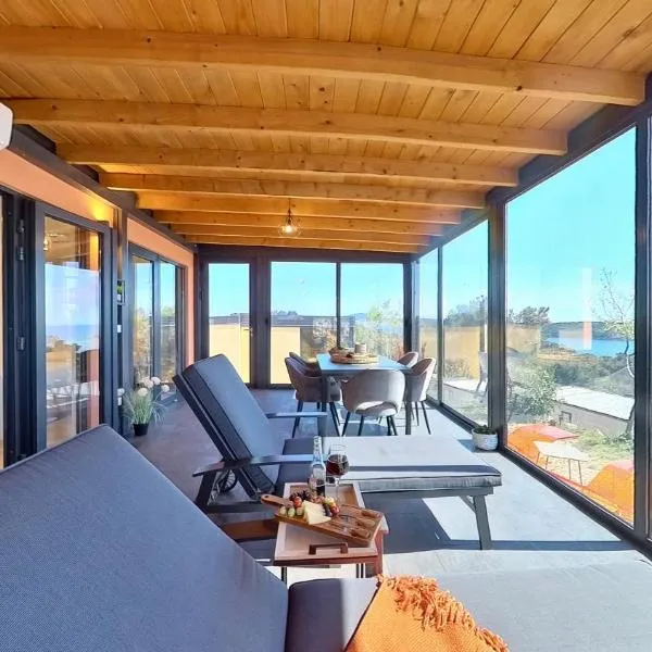 Sea view Orange by Vellaris, Luxury Mobile Home、マリ・ロシニのホテル