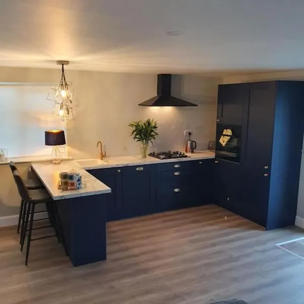 New 3 bedroom apartment by the beach Belmullet., hotel in Belmullet