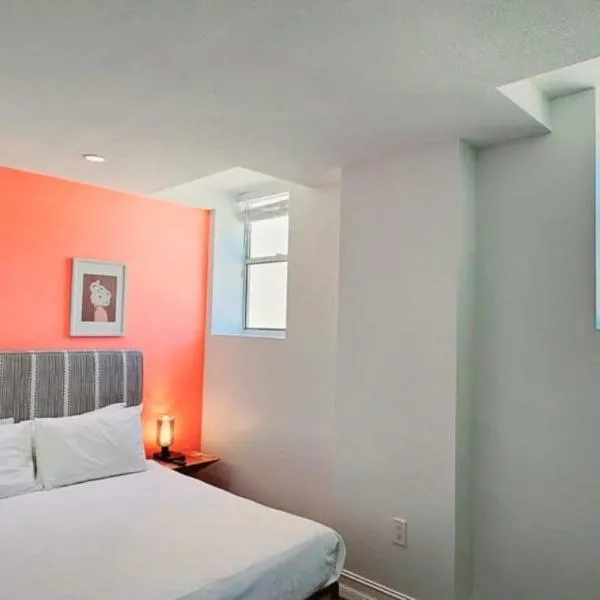 Walk to Everything From The Lofts Suite 307, hotel v destinaci West Palm Beach