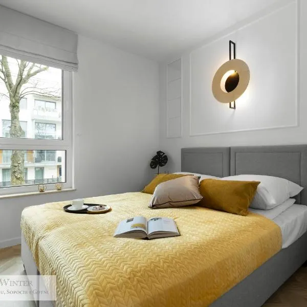 New Luxury Butterfly & Bike Apartments, Gdynia Orłowo, 15 wyposażonych mieszkań, z sypialnią, windą i płatnym parkingiem, wysoki standard SummerWinter, blisko molo Orlowo, drog rowerowych, ξενοδοχείο σε Gdynia