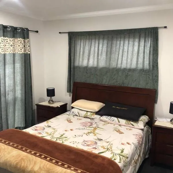 Stand alone family house - Pukekohe, hotel v destinaci Helvetia