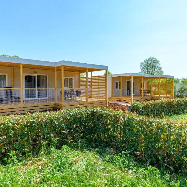 Mobile Homes Adriamar - FKK Nudist Camping Solaris, hotel in Poreč
