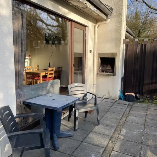 Mooie bungalow in de prachtige natuur、Hastière-par-delàのホテル