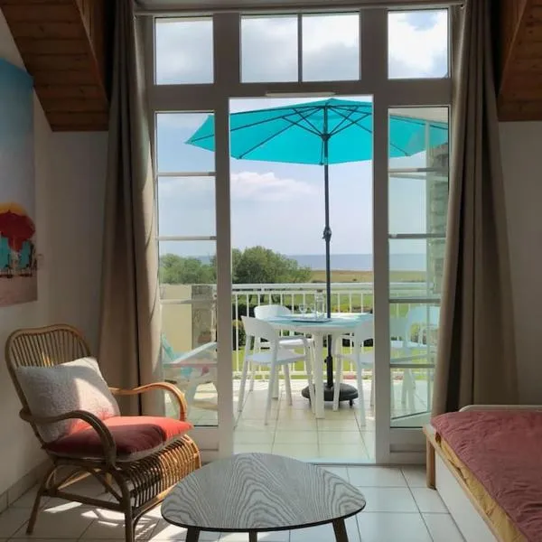 Apt 4 pers. vue mer plein sud, hotel v mestu Arzon
