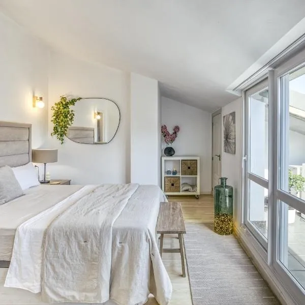 Can Muntaner Duplex、パラモスのホテル