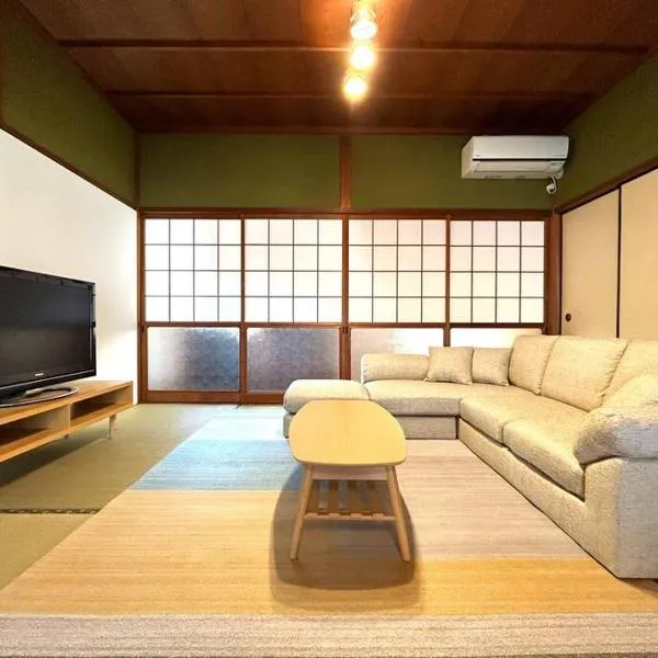 田舎の一棟貸 お庭でbbqやプール遊びができる貸切の宿 3ぴーす 複数友達家族との旅行や法事など帰省時の親族の滞在宿としても最適です 福知山温泉まで車で9分, hotel v destinácii Fukuchiyama