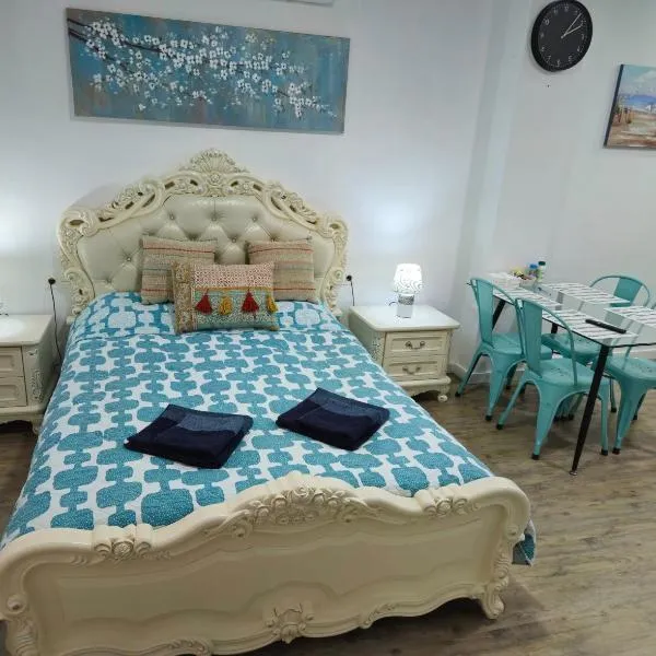 APARTAMENTOS ELEMAR free luggage storage, hotel in Málaga