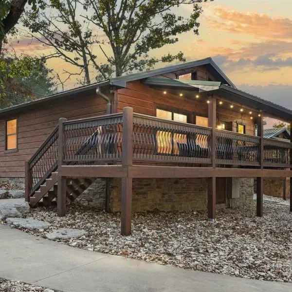 Lake Front Cabin on Indian Point, hotel in Branson