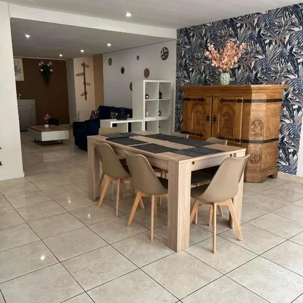 Logement Bonheur, hotel v destinácii Lallaing