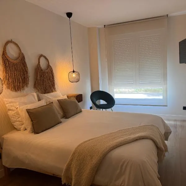 LAAN Los pinos, hotel in Alcalá de Henares