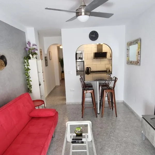 AYAHAY, Modern luxury apartment just 50 m from Playa Del Puerto, hotel i Puerto de Mazarrón