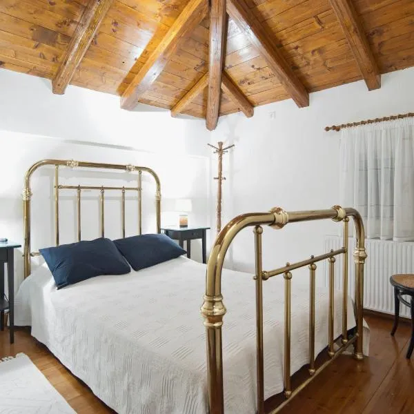 Cozy Attic Suite - Elia Apartments Chrisso, hotel in Delphi