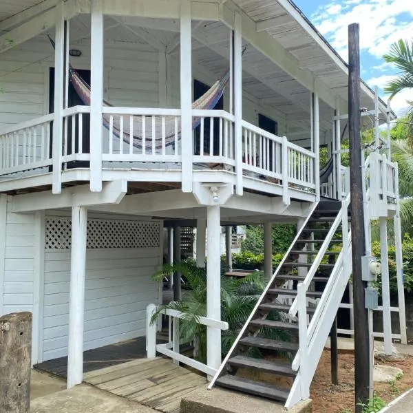 LOTO'S House, hotel in Flowers Bay