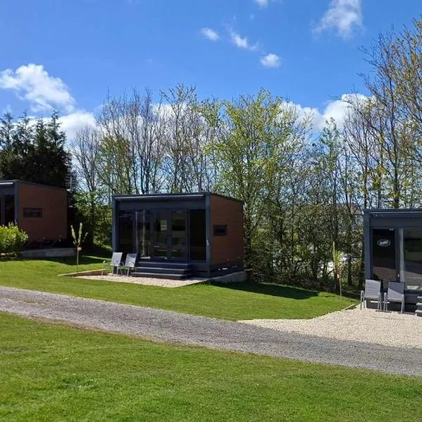 Luxury Pods at Mornest Caravan Park, Anglesey, hotel en Dwyran