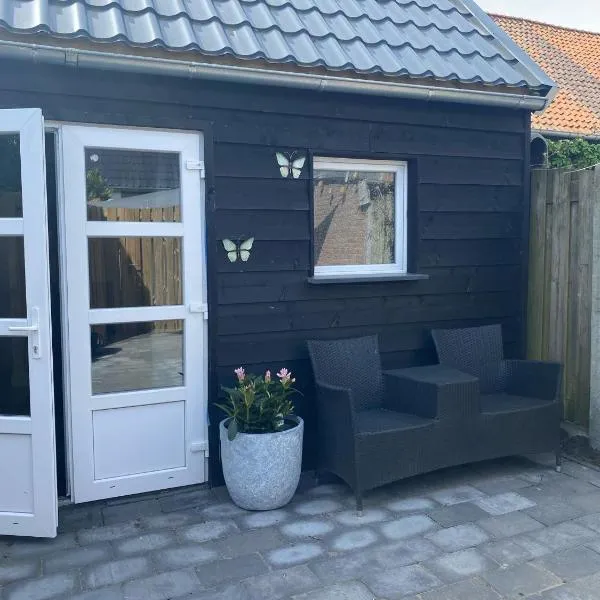 gezellige cottage in zeeland, hotel i Sint Annaland