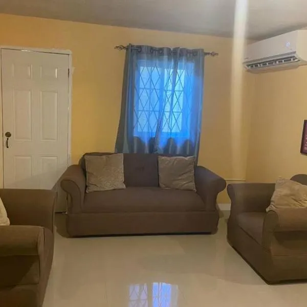 Viesnīca Cozy Villa pilsētā Old Harbour