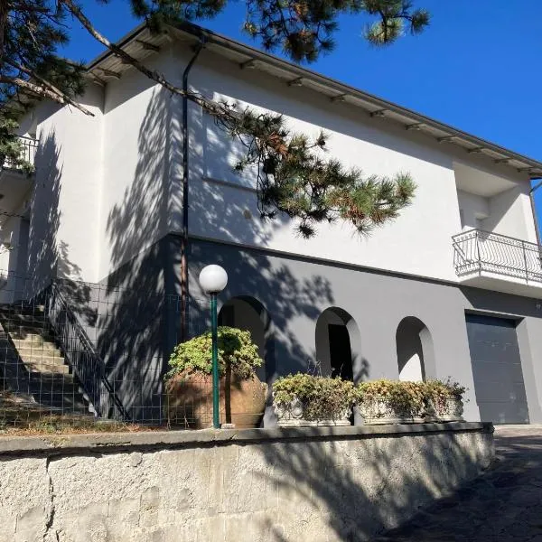 Attico Marsiglie, hotel v destinácii Casal Fiumanese
