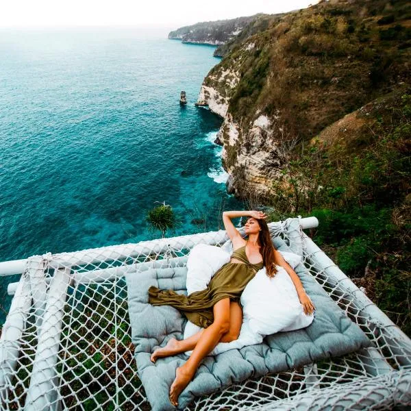 Tropical Glamping Nusa Penida Diamond Beach - Cliff Side Edge, hotel in Nusa Penida