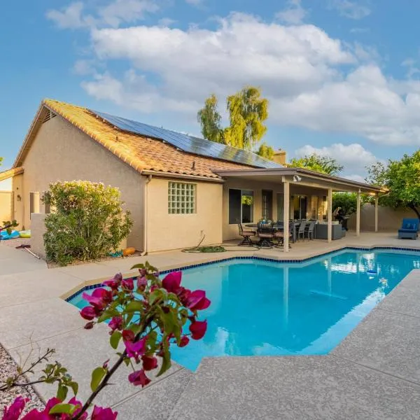Scottsdale Upgraded 4BR with Pool & Near Golf, Hotel in Scottsdale