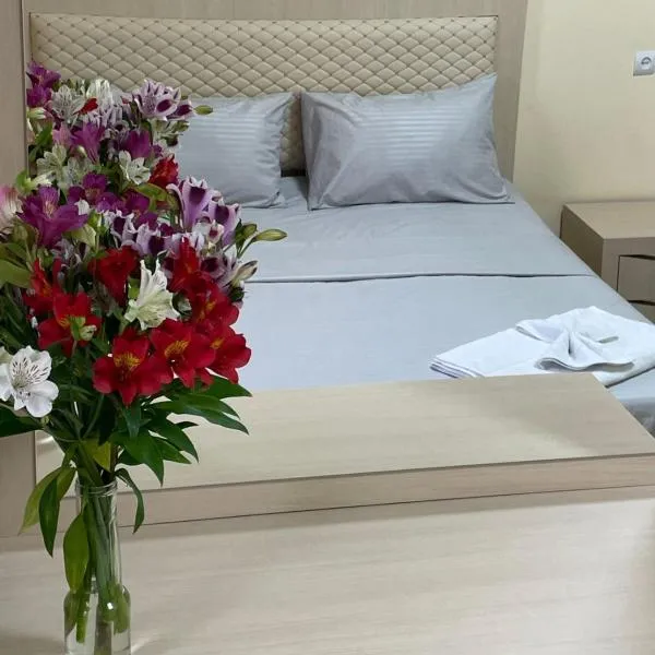 Ruz & Arian Near Zvartnots Airport, hotel in Pʼarakʼar