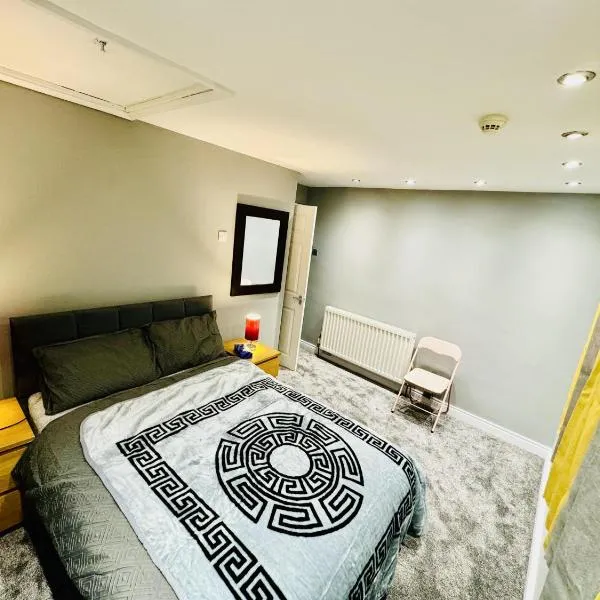 4 bedrooms Full house Stourbridge Birmingham, hotel v destinaci Stourbridge