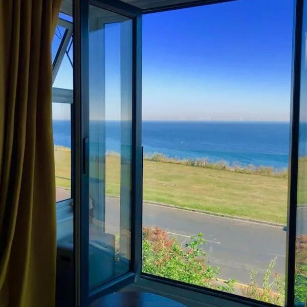 Seafront home with fabulous sea views, hotel en Herne Bay