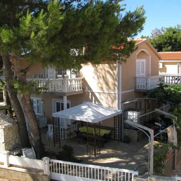 Apartmani Emily, hotel v destinaci Vir