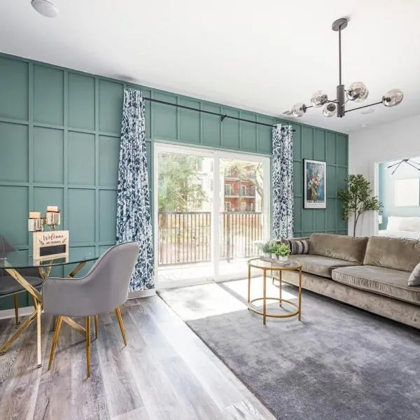 New Downtown ATL Condo Washer Dryer 542Blvd: Atlanta'da bir otel