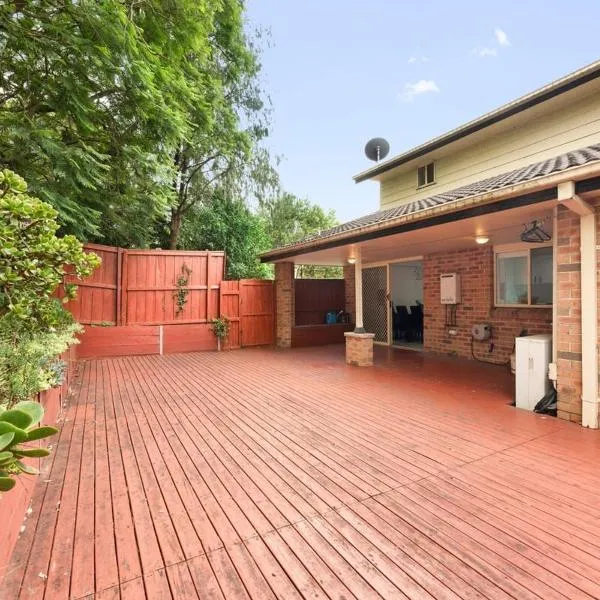 Aircabin - Seven Hills - Lovely - 3 Beds Townhouse, hotel in Blacktown