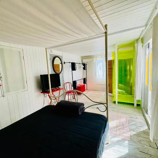 Bungalow avec piscine, hotel v destinaci Antibes
