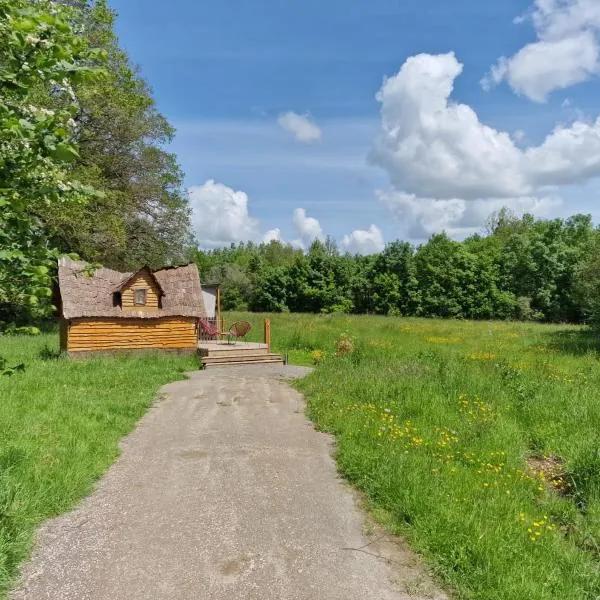 Cabane Insolite Magique & Spa Privatif Camping Canal de Nantes à Brest, ξενοδοχείο σε Guenrouet