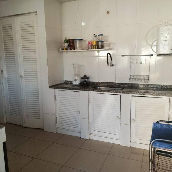 Casa 4 quartos, 2 suítes, piscina e acessibilidade - Frente para a lagoa - Foto 3