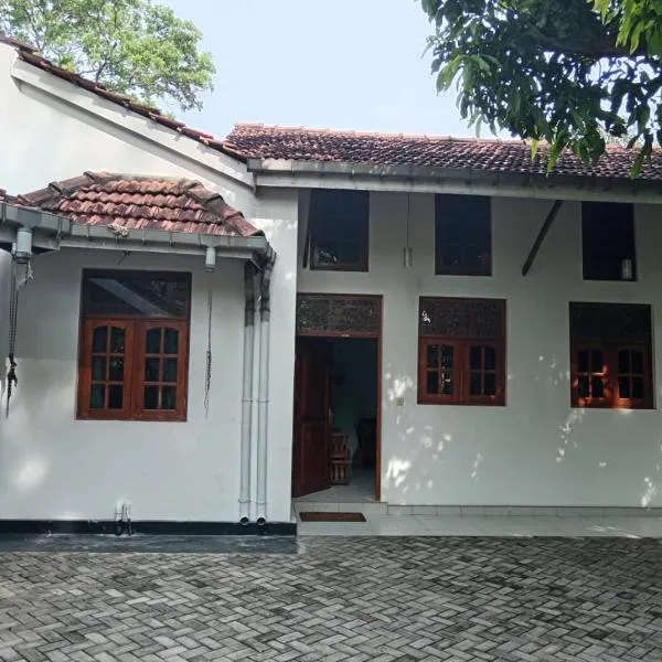 Shalom Residencies, hotel v Negombu