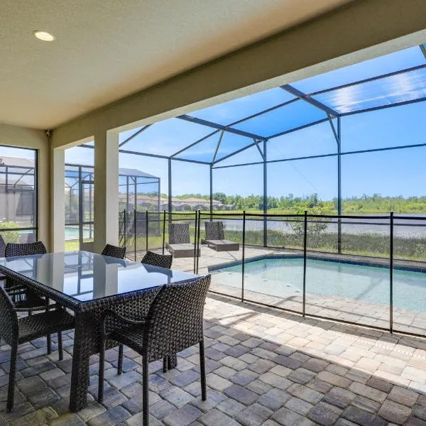Near Disney and Legoland Spacious Poolside Oasis!, hotel di Haines City